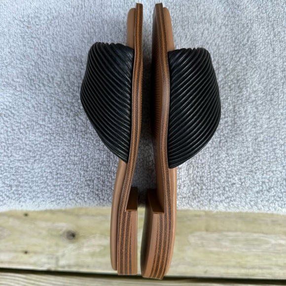 Steve Madden Black Sandals Limitt Textured Criss Cross Low Heel Flats 7 M Slides - Picture 4 of 11